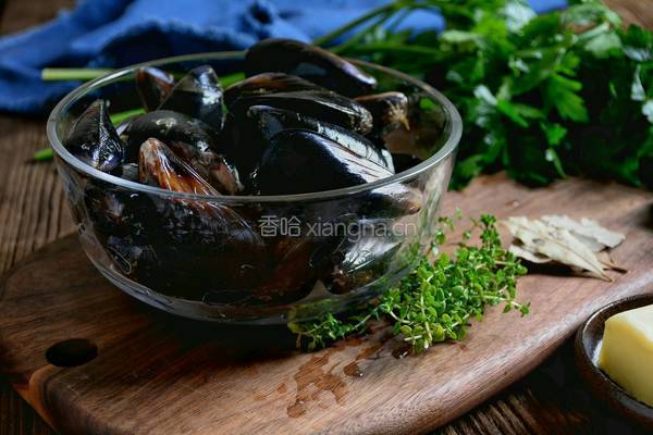 法式白葡萄酒煮青口的做法图解1