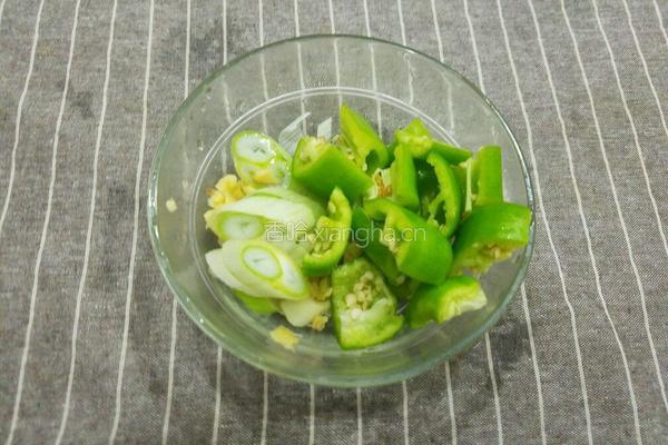 香菇炖鸡的做法图解3