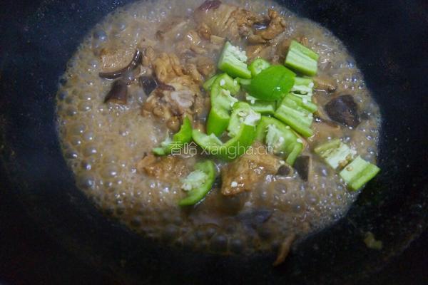 香菇炖鸡的做法图解12
