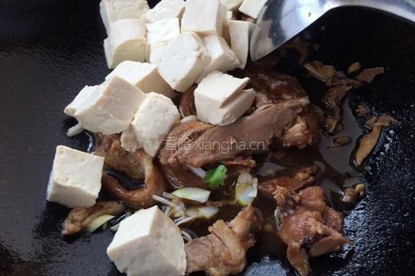 猪肘肉烩豆腐的做法图解6
