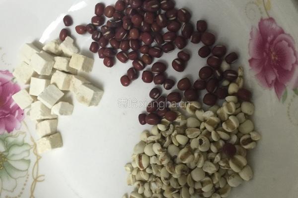 山药豆薏米红豆粥的做法图解1