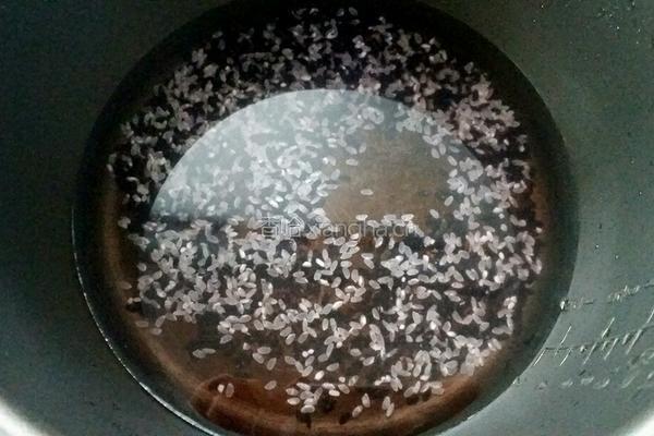 紫薯黑米粥的做法图解2