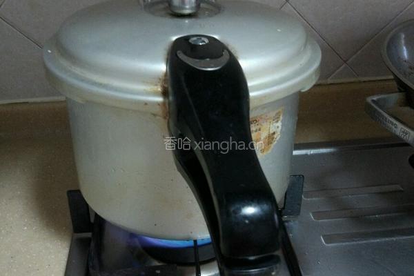 湖南正宗扣肉的做法图解12