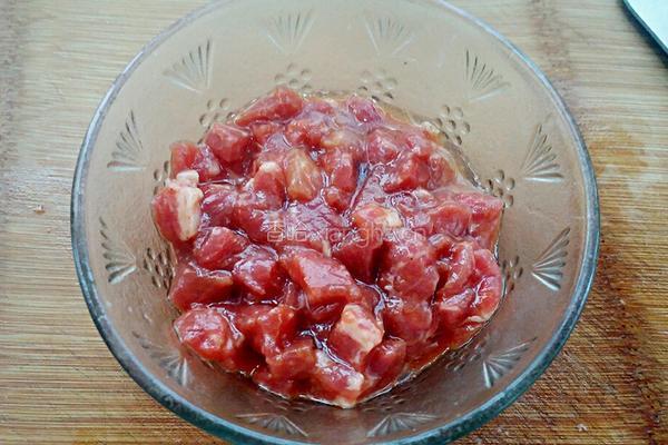 豌豆玉米炒嫩牛肉的做法图解2
