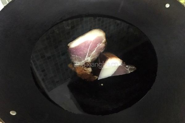 香菇炒腊肉的做法图解1