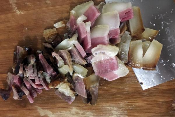 香菇炒腊肉的做法图解2