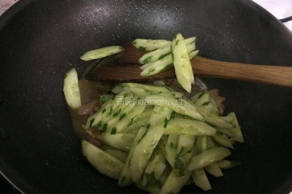 瘦肉炒青瓜的做法图解4
