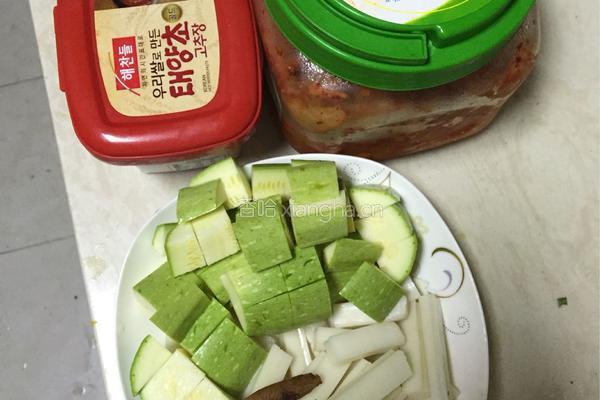 韩式年糕汤的做法图解1