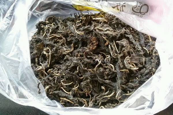 芝麻叶面条的做法图解1