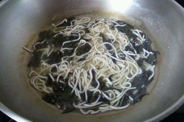 芝麻叶面条的做法图解6