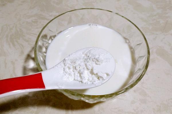 蛋清炒牛奶的做法图解3