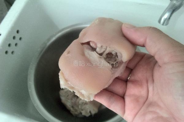 电压力锅红烧猪蹄的做法图解4