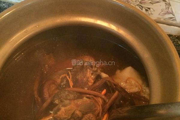 虫草花乌鸡汤的做法图解4