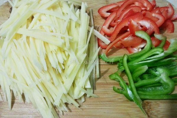 青椒肉丝土豆丝的做法图解2