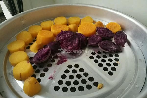 红薯饼的做法图解1