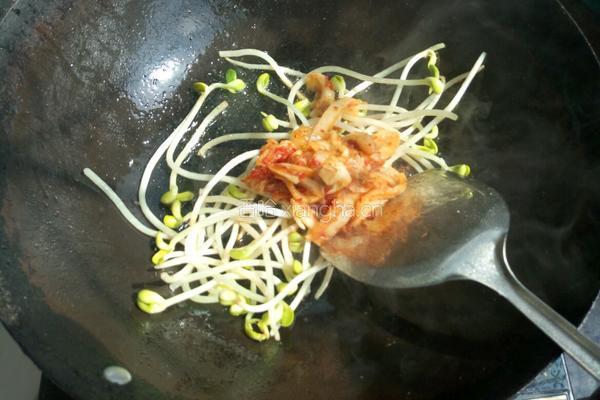 韩式辣白菜炒饭的做法图解4