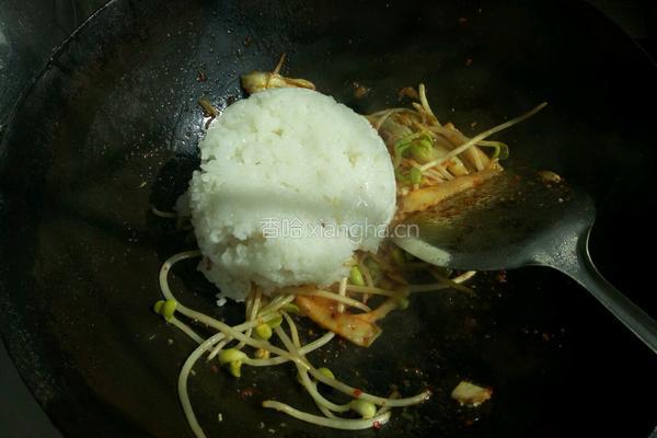 韩式辣白菜炒饭的做法图解5
