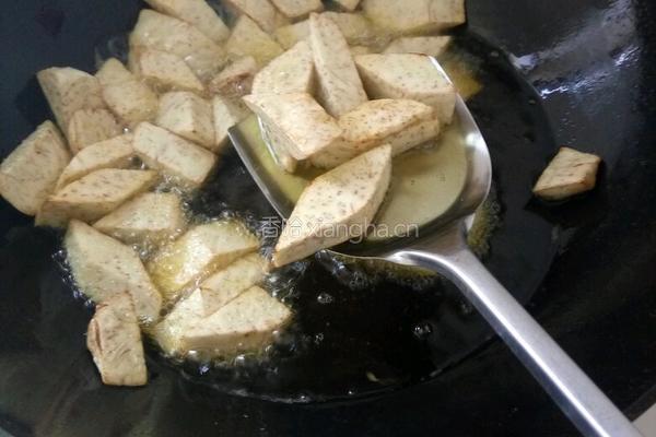 葱爆叉烧一品香芋的做法图解3