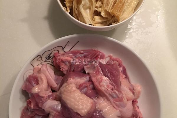 腐竹焖鸭的做法图解1