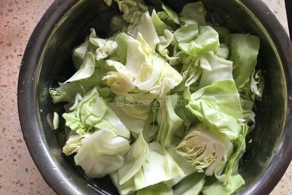 五花肉炒包菜的做法图解3