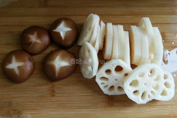 莲藕排骨汤的做法图解3