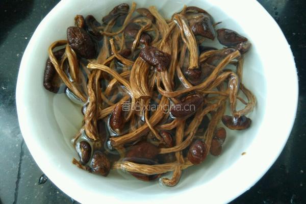 茶树菇煲水鸭汤的做法图解2
