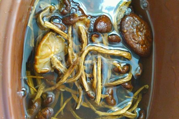 茶树菇煲水鸭汤的做法图解3