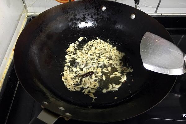 虾皮炒韭菜的做法图解3