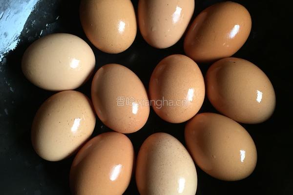 白水煮鸡蛋的做法图解1