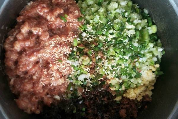 芹菜猪肉饺子的做法图解6