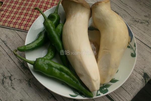 青椒鸡腿菇的做法图解1