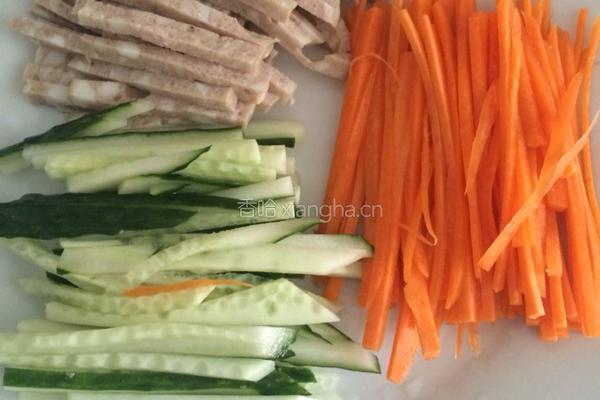 三丝豆皮卷的做法图解2