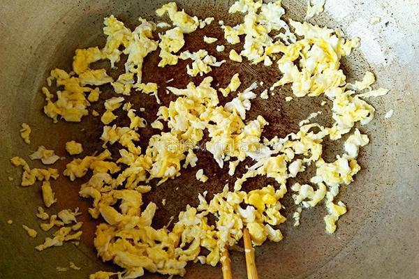 黄瓜鸡蛋虾仁饺子的做法图解2