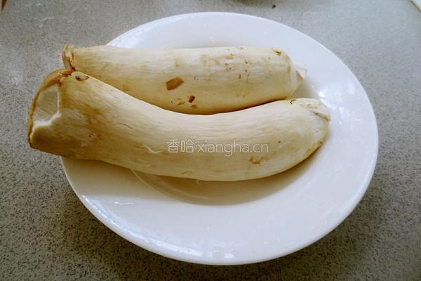 尖椒炒杏鲍菇的做法图解1