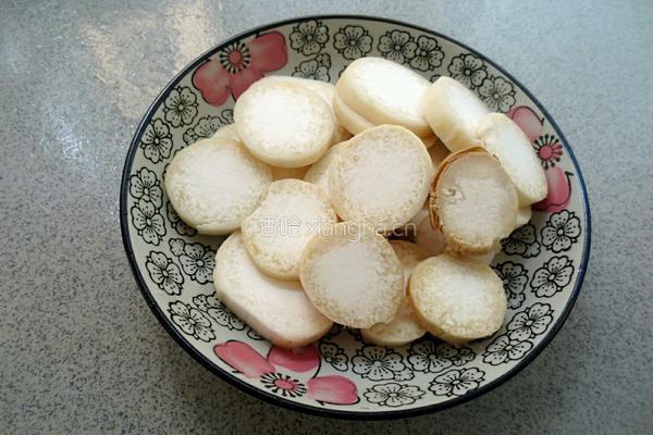 蘑菇炒蛋的做法图解2