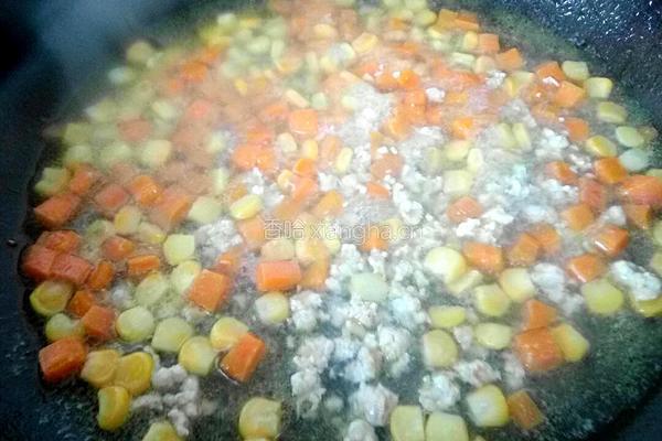 胡萝卜玉米瘦肉汤的做法图解10