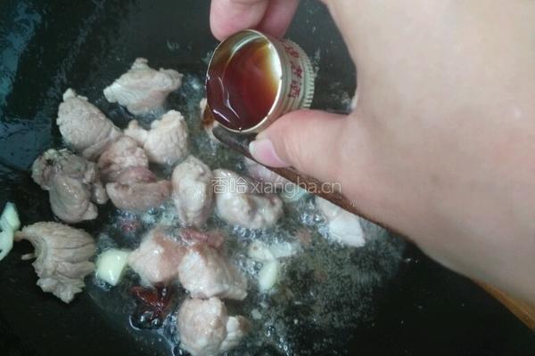 胡萝卜烧肉的做法图解4