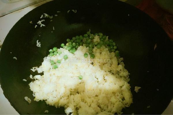 火龙果炒饭的做法图解6