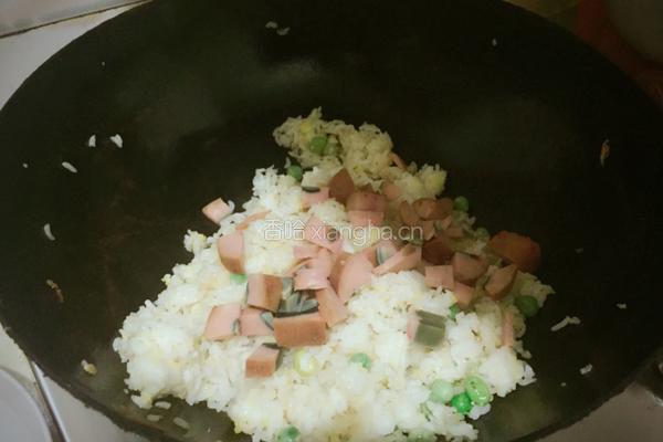 火龙果炒饭的做法图解7