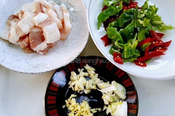 辣椒炒五花肉的做法图解2