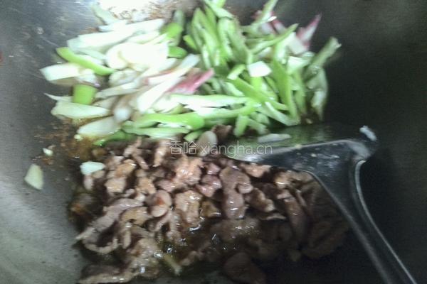 青椒炒鸭肉的做法图解7