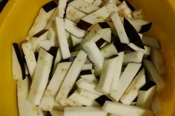 砂锅煲茄子的做法图解1
