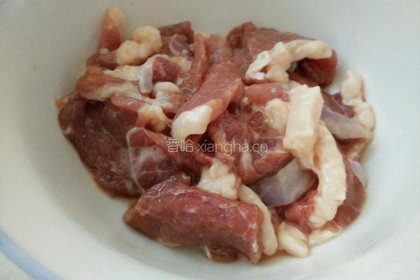 牛肉炒秋葵的做法图解1