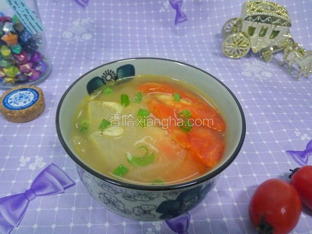 加入葱花，也可加入少许味精出锅。