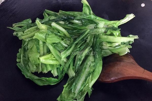 素炒油麦菜的做法图解4
