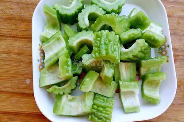 苦瓜烧肉的做法图解3