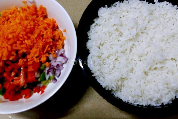 香辣肉丝炒饭的做法图解1