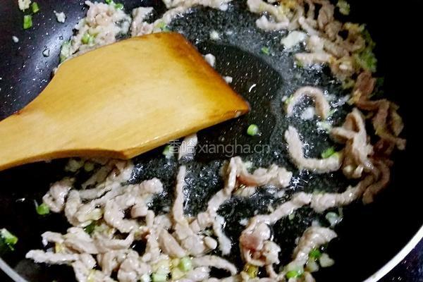 香辣肉丝炒饭的做法图解3