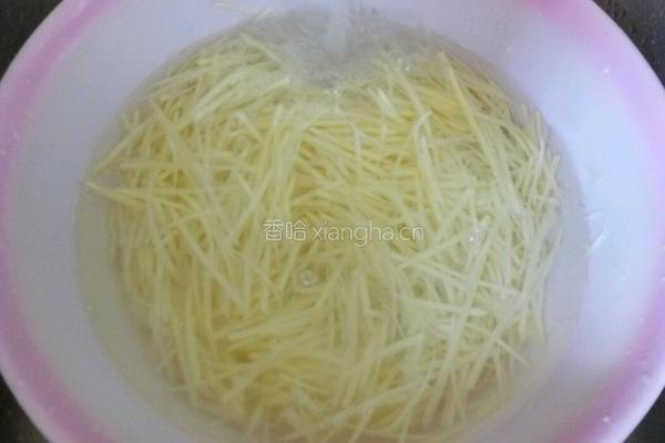番茄炒土豆丝的做法图解1
