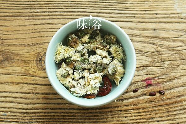 菊花山楂麦冬饮的做法图解2